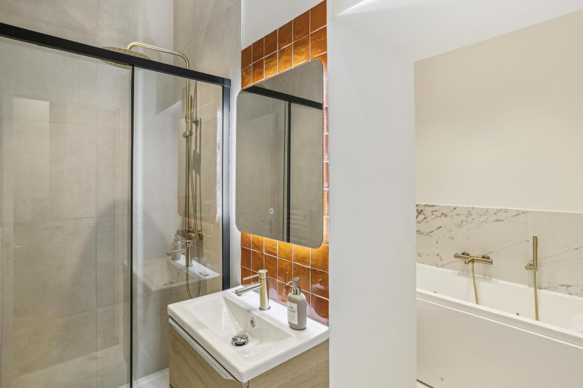 Lavie Maison Hot Tub And Ac Near Arc De Triomphe Paris Exterior photo